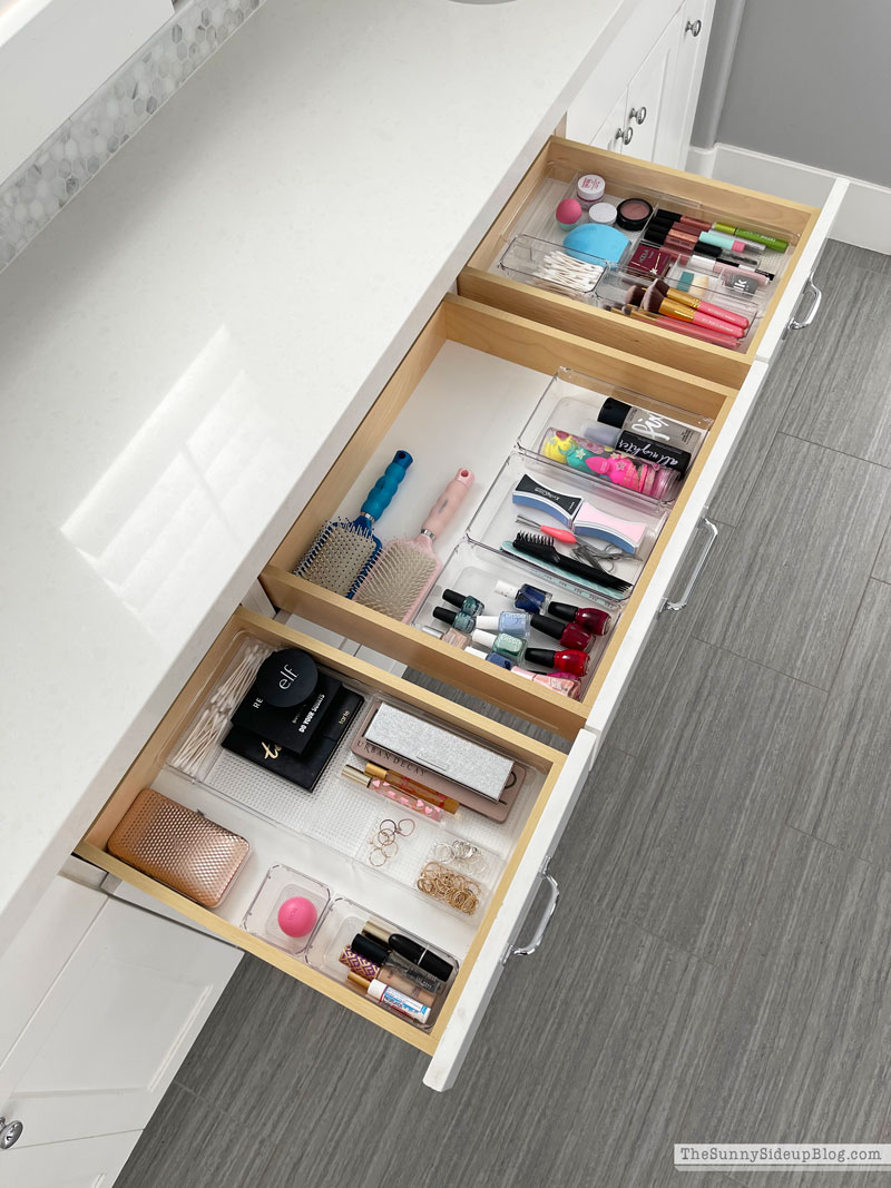Organized bathroom drawers (Sunny Lifestyles)