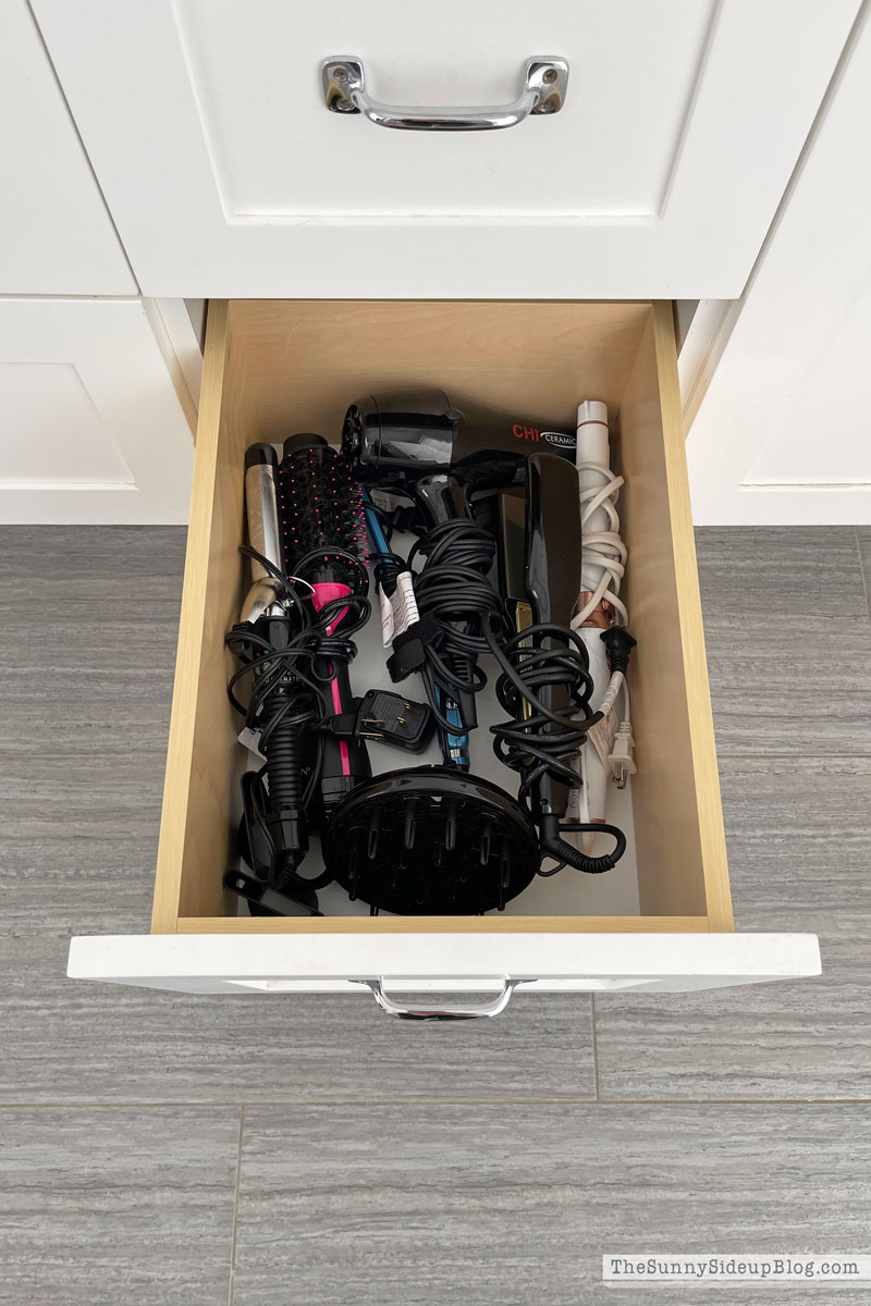 Organized bathroom drawers (Sunny Lifestyles)