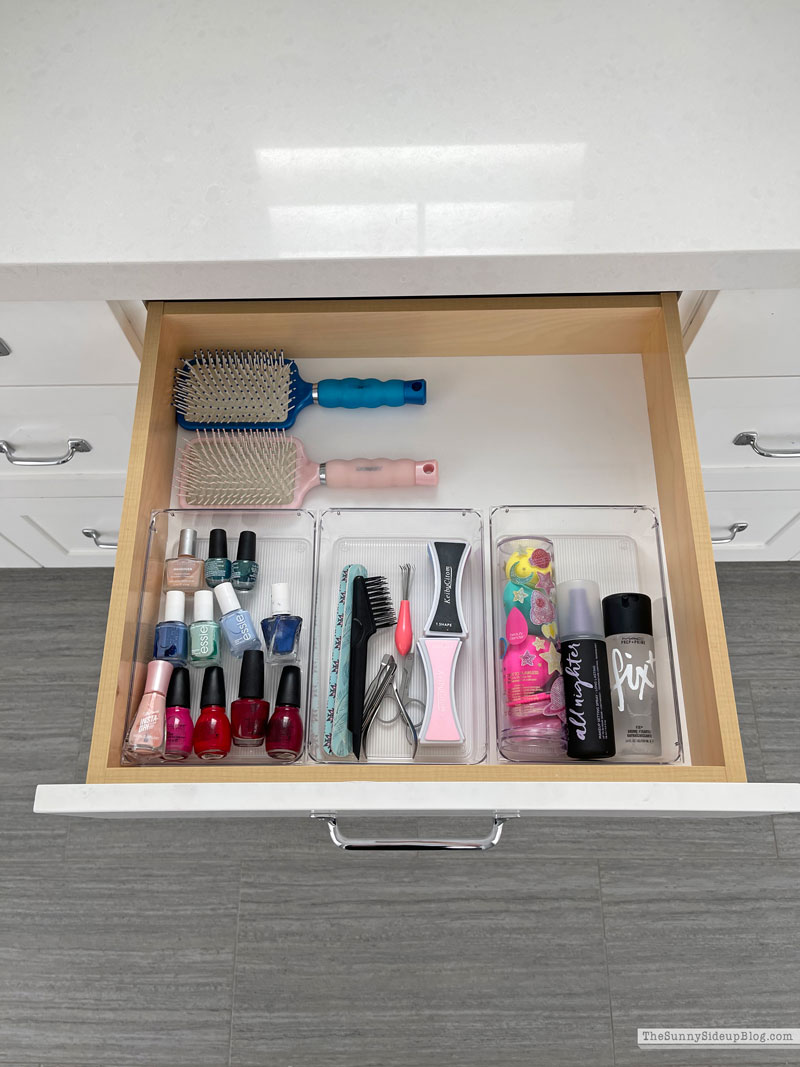 Organized bathroom drawers (Sunny Lifestyles)