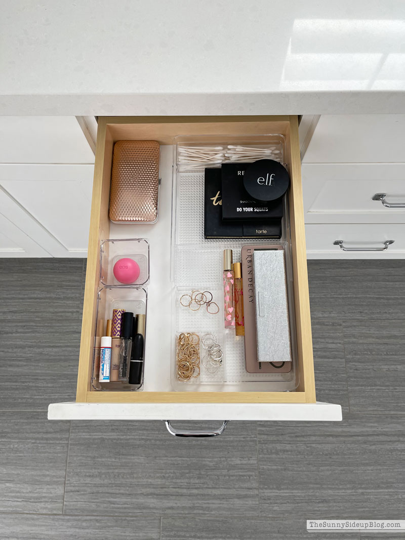 Organized bathroom drawers (Sunny Lifestyles)