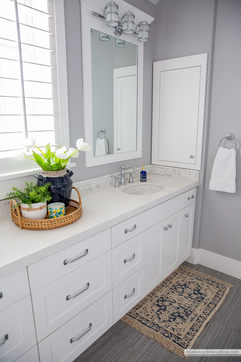 Girls Bathroom (Sunny Lifestyles)