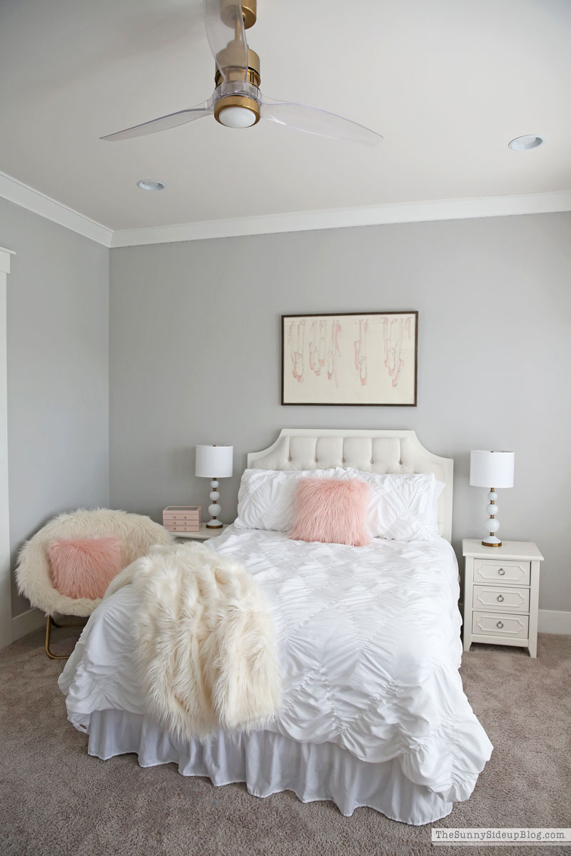 Teen girl bedroom update (Sunny Lifestyles)
