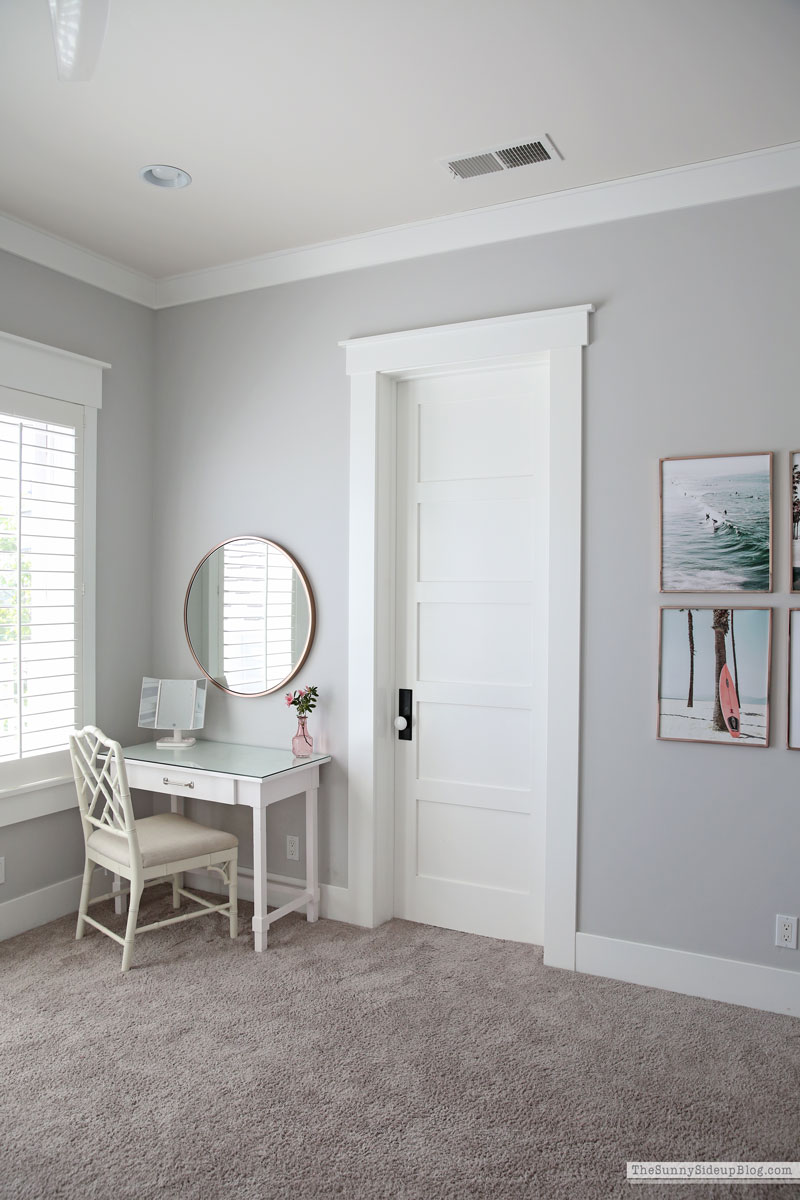 Teen girl bedroom update (Sunny Lifestyles)