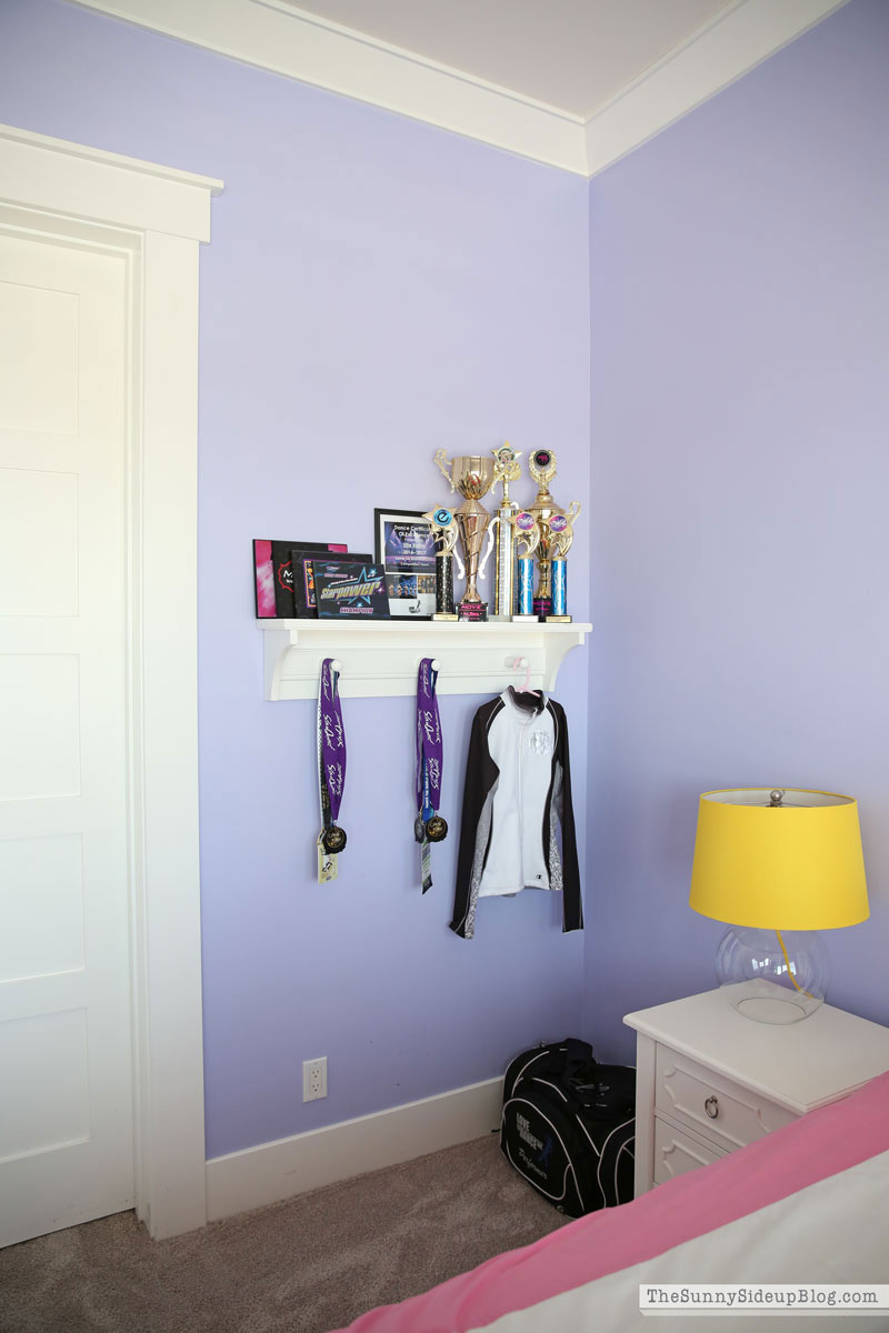 Teen girl bedroom update (Sunny Lifestyles)