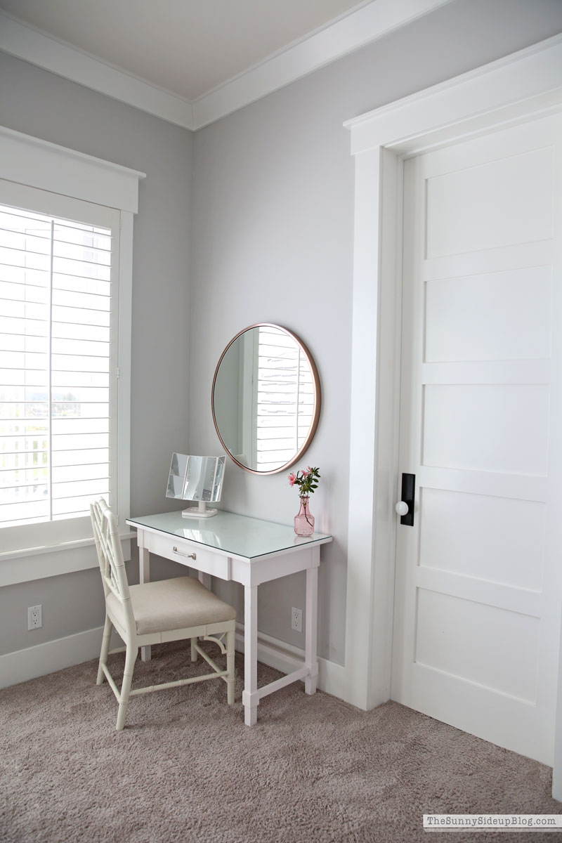 Teen girl bedroom update (Sunny Lifestyles)