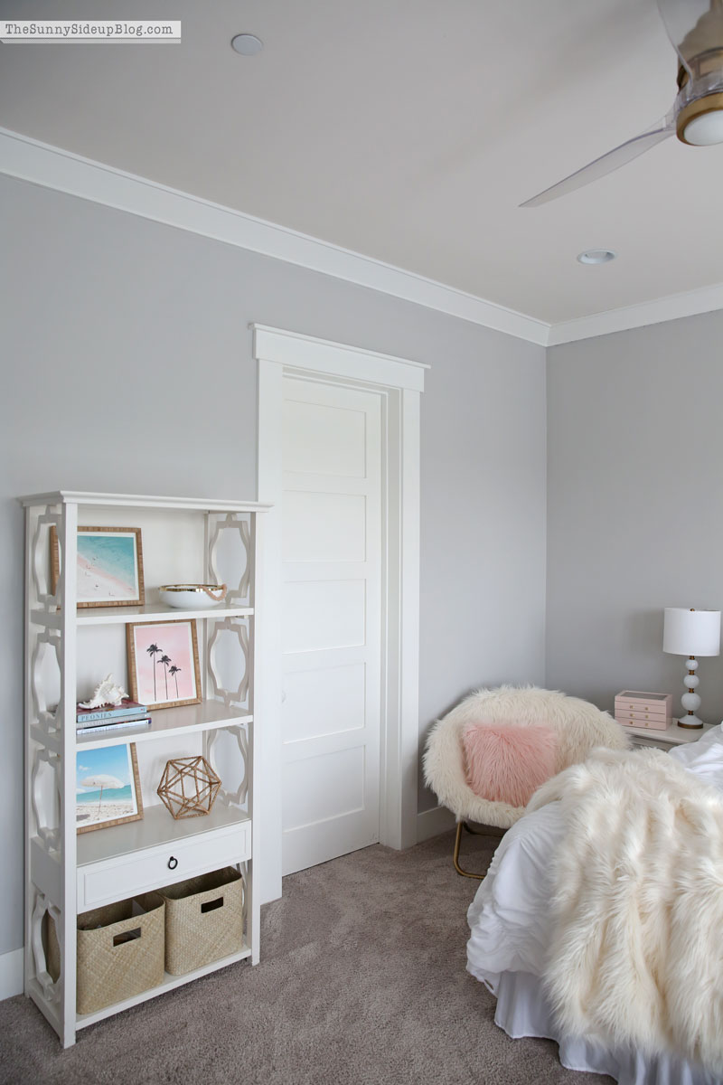 Teen girl bedroom update (Sunny Lifestyles)