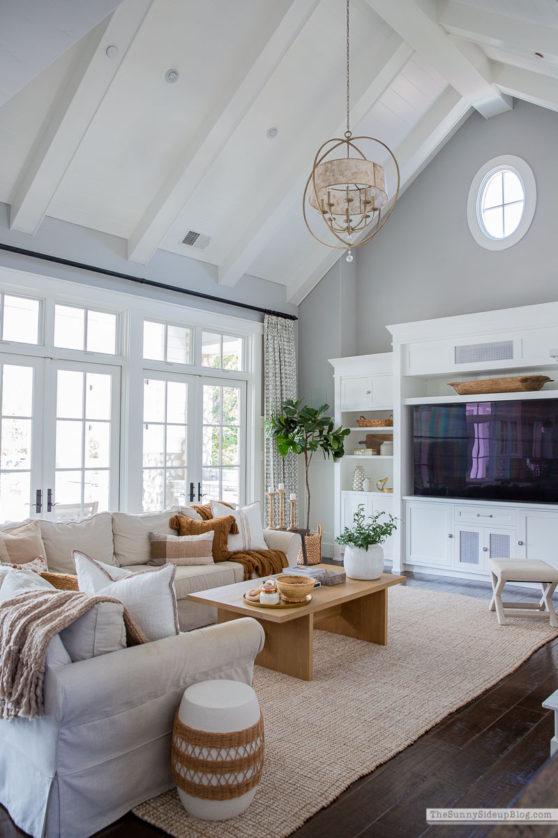 Fall Family Room Decor (Sunny Lifestyles)
