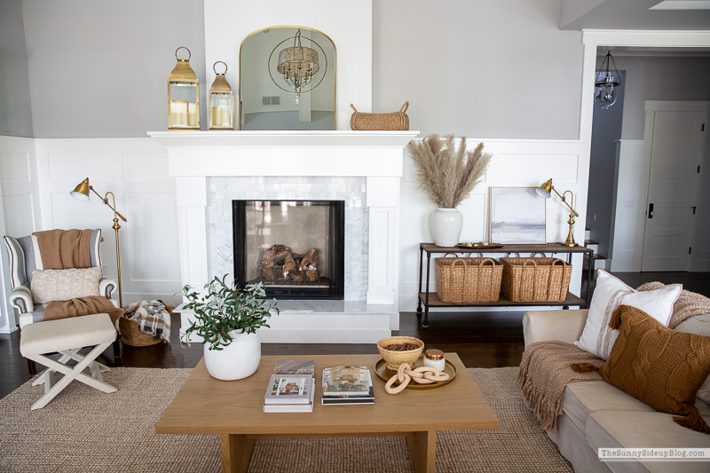 Fall Family Room Decor (Sunny Lifestyles)