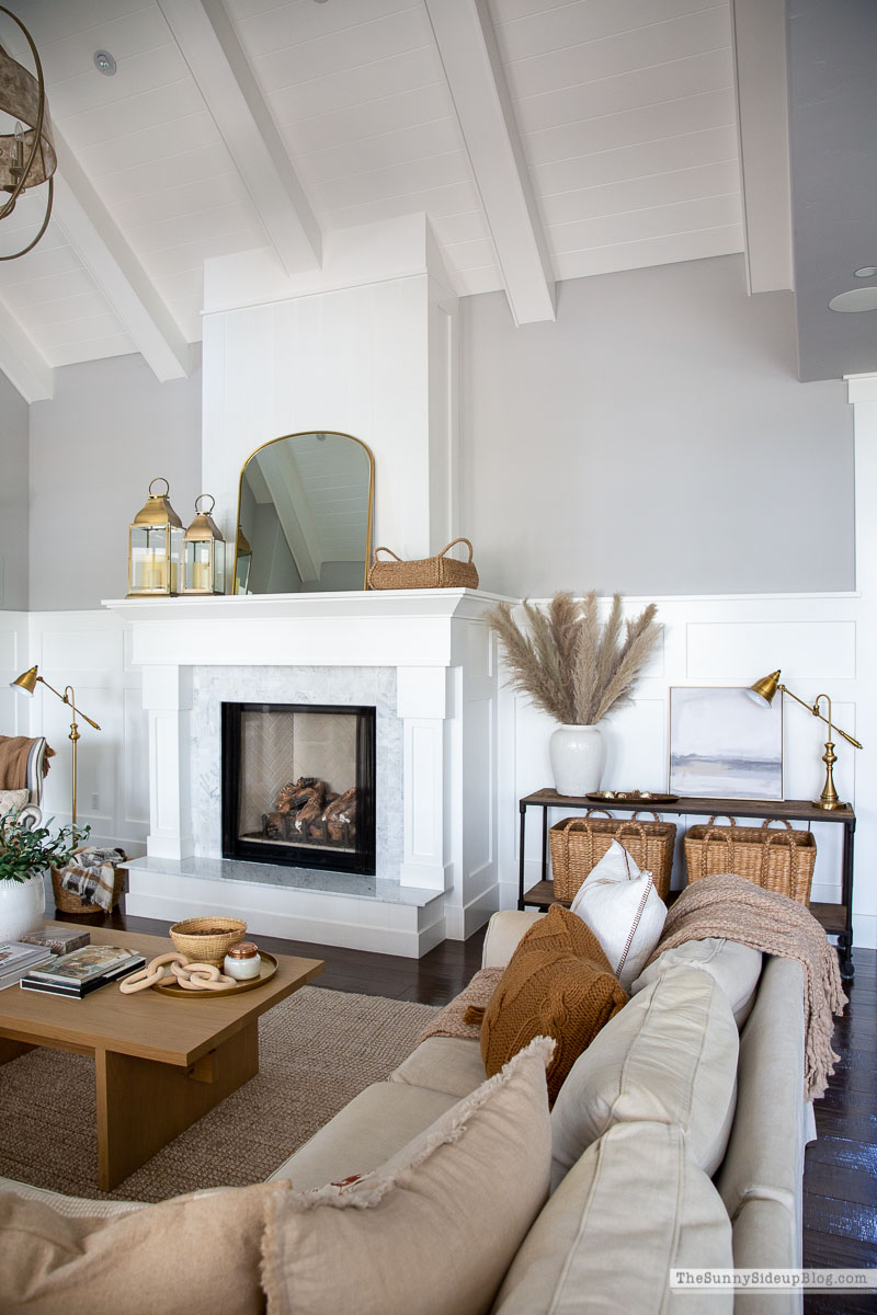 Fall Family Room Decor (Sunny Lifestyles)