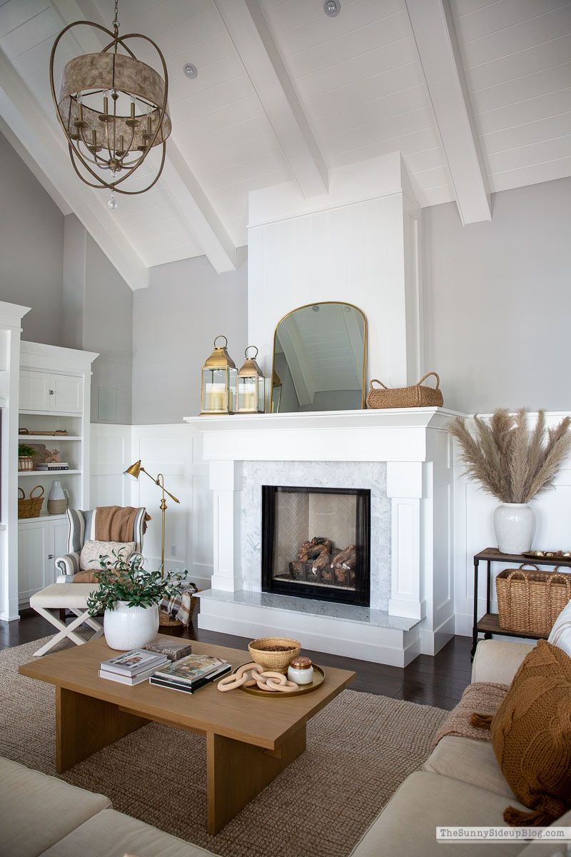 Fall Family Room Decor (Sunny Lifestyles)