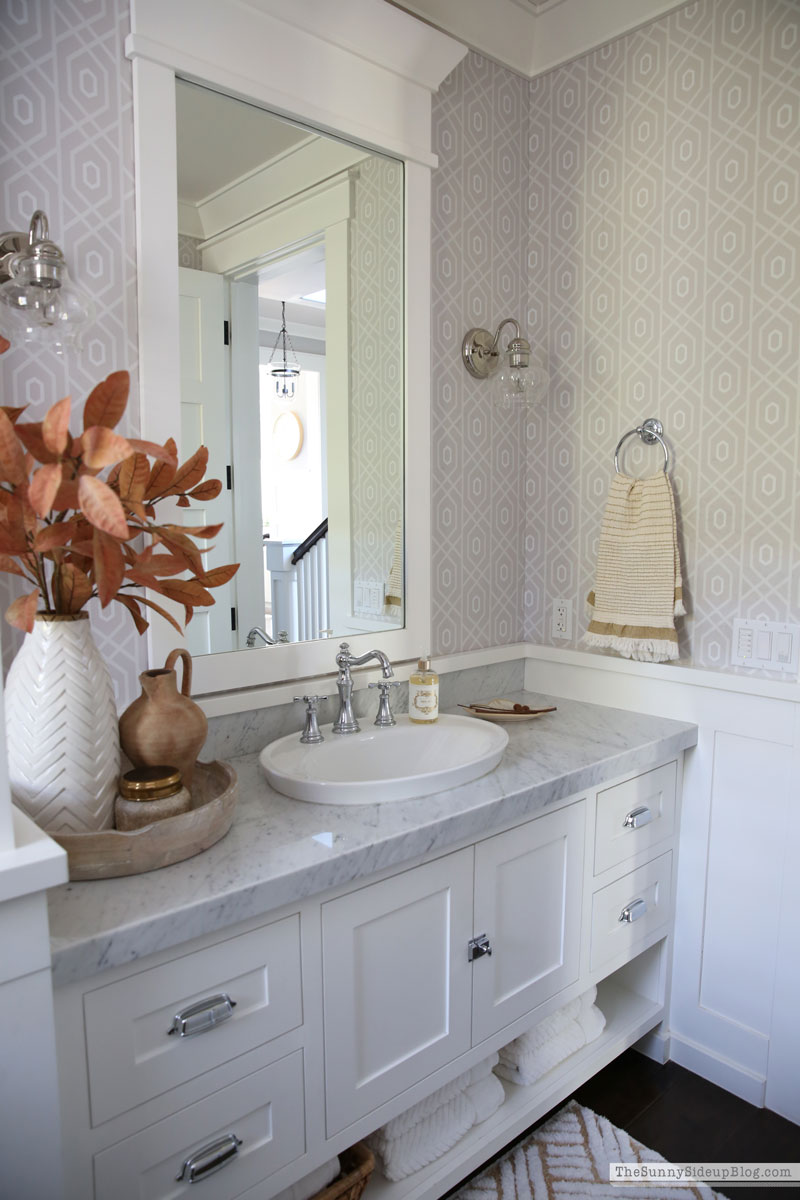 Fall powder bathroom (Sunny Lifestyles)