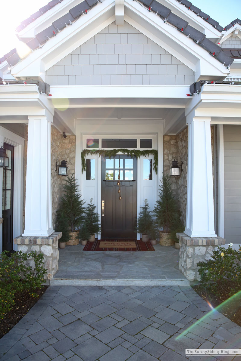 Christmas Front Porch (Sunny Lifestyles)
