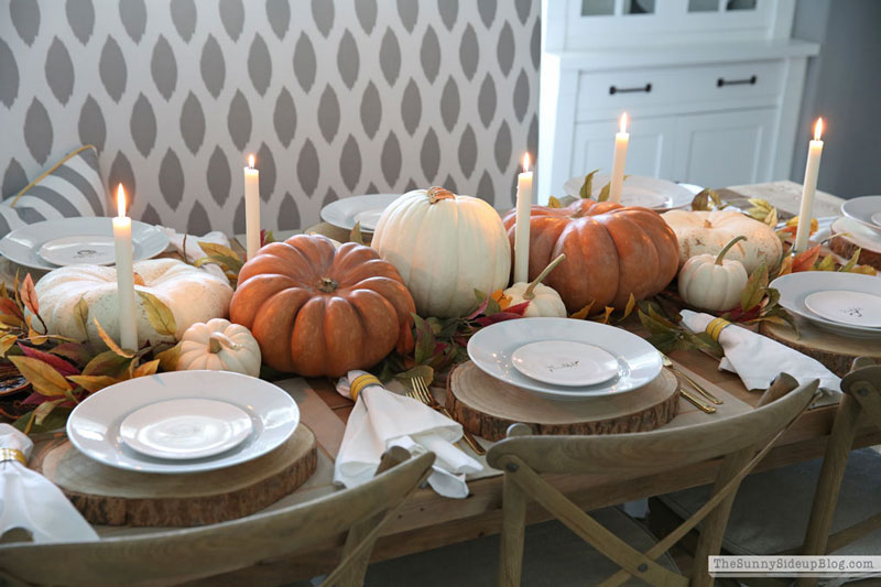Thanksgiving table (Sunny Lifestyles)