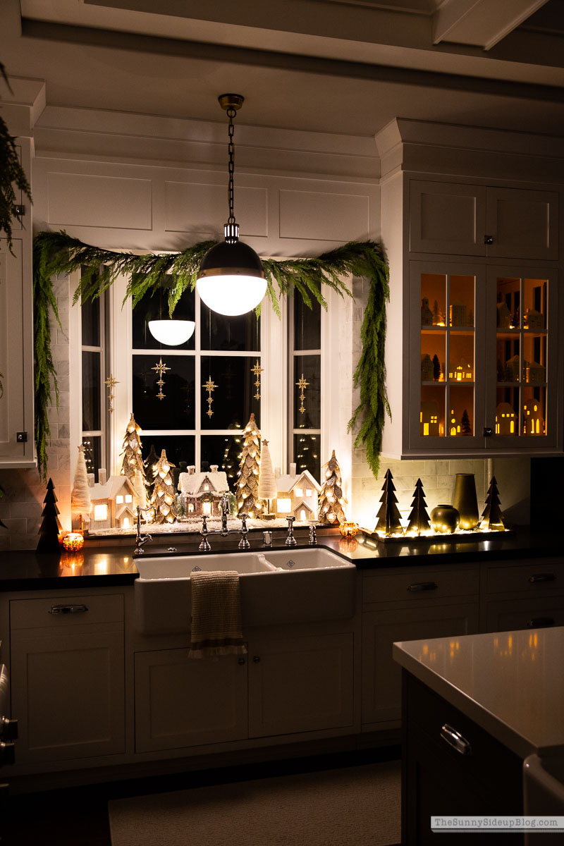 Christmas Kitchen Window (Sunny Lifestyles)