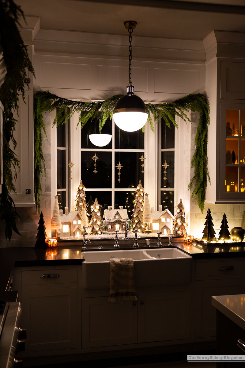 Christmas Kitchen Window (Sunny Lifestyles)