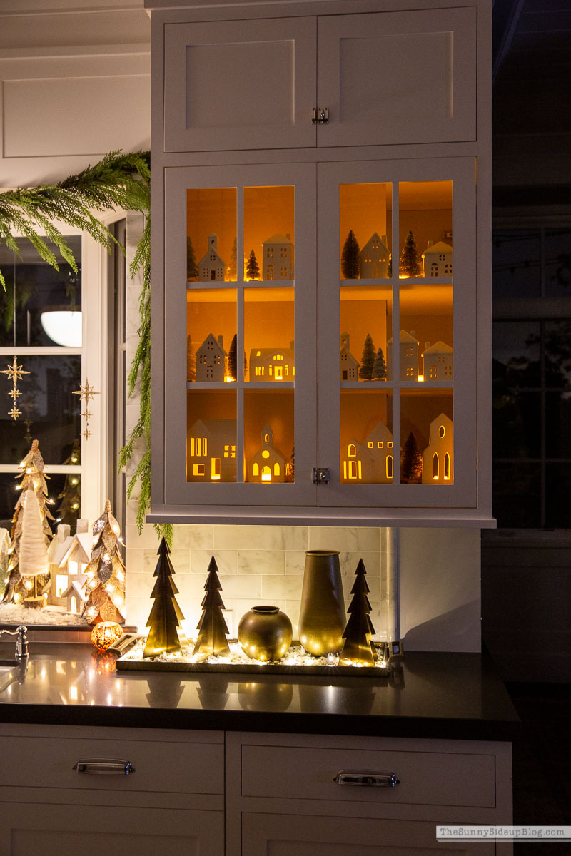 Christmas Kitchen Window (Sunny Lifestyles)