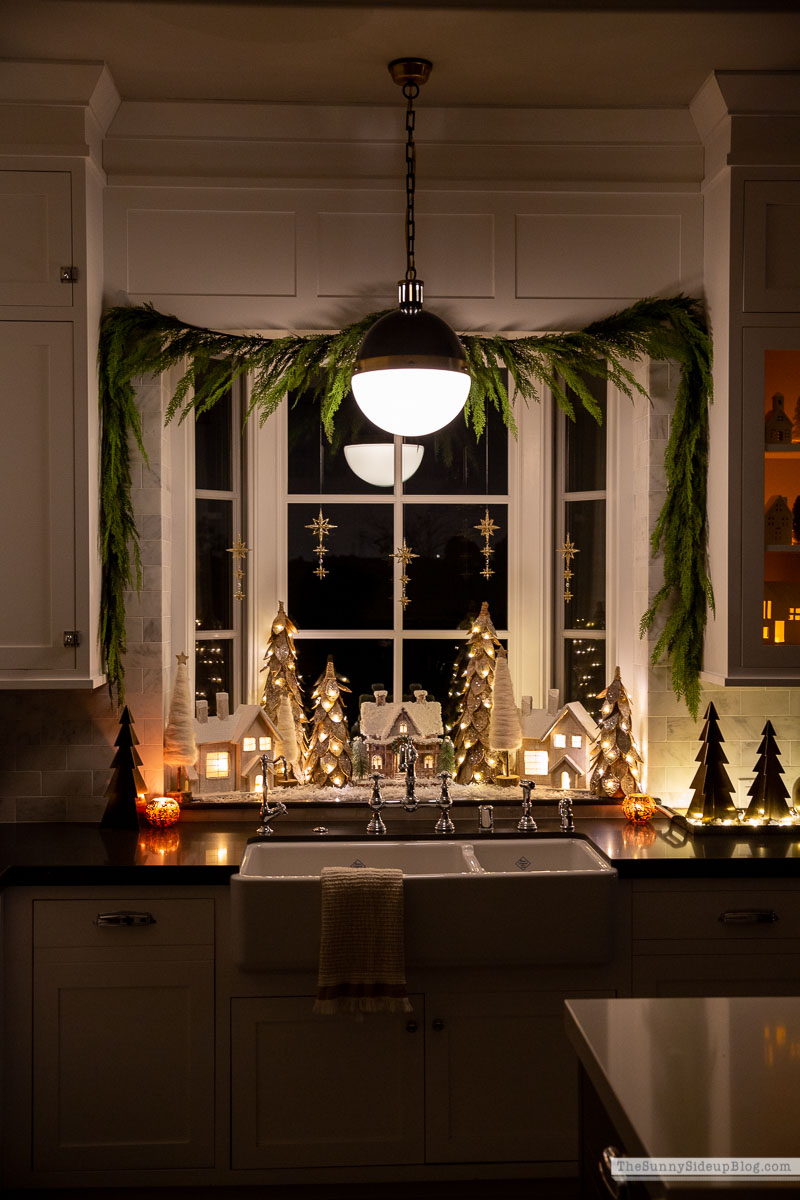 Christmas Kitchen Window (Sunny Lifestyles)