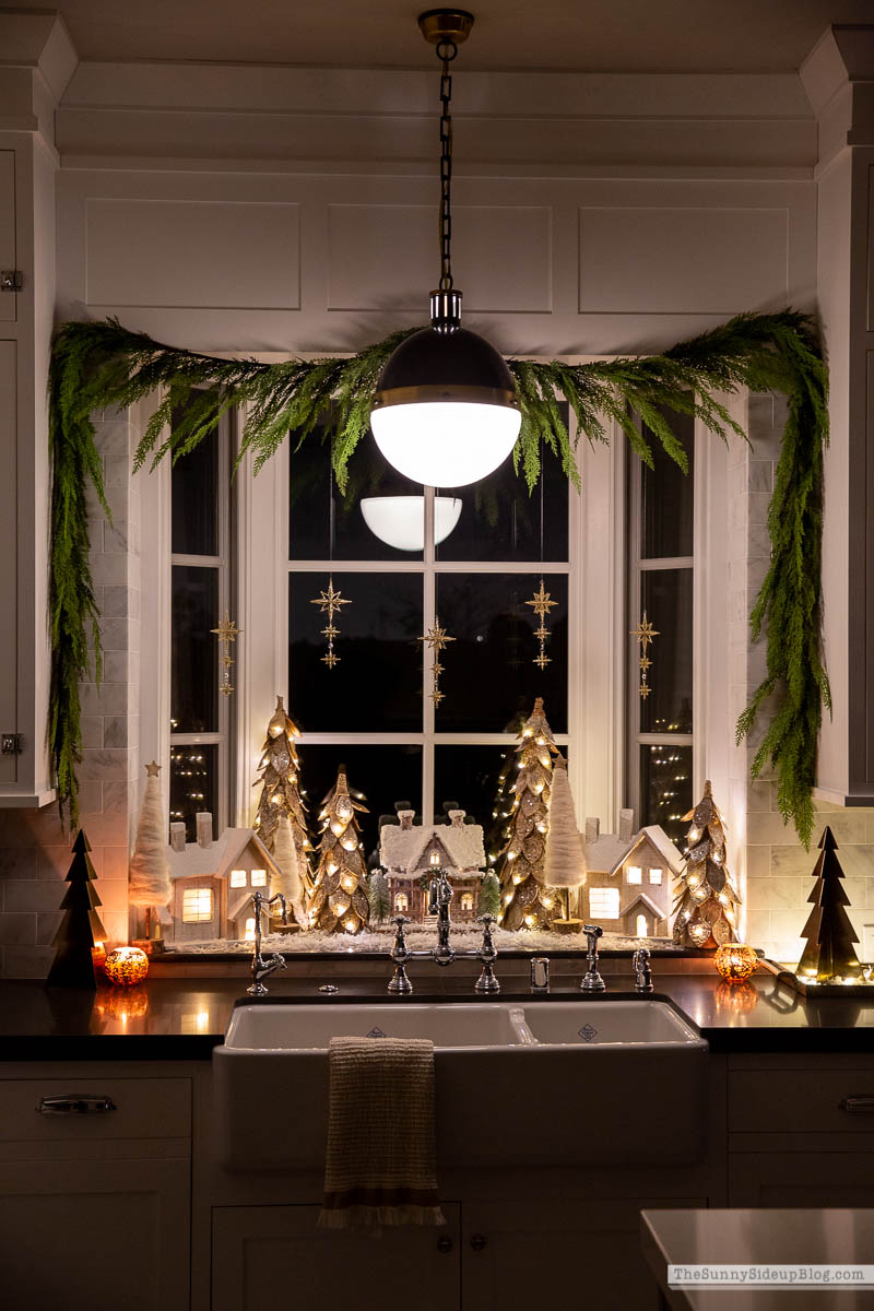 Christmas Kitchen Window (Sunny Lifestyles)
