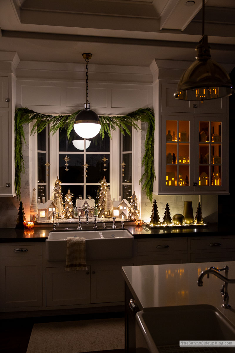 Christmas Kitchen Window (Sunny Lifestyles)