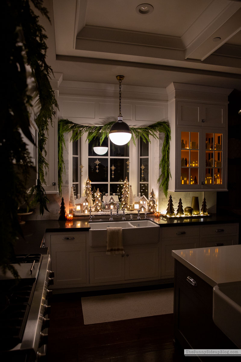 Christmas Kitchen Window (Sunny Lifestyles)