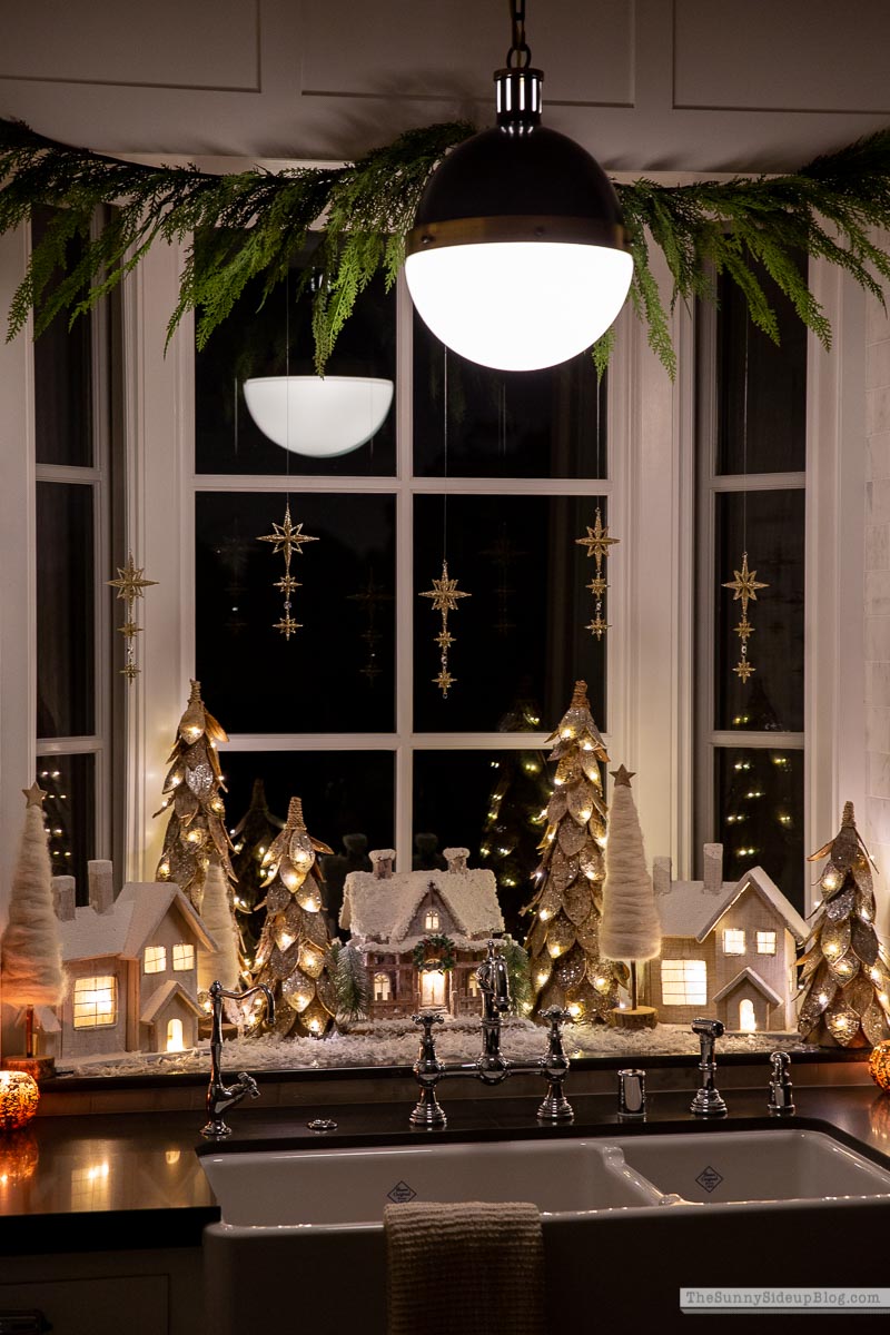 Christmas Kitchen Window (Sunny Lifestyles)