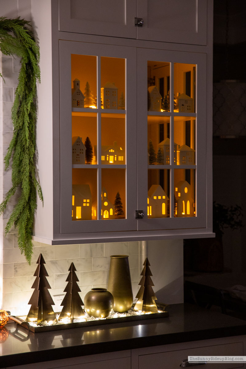 Christmas Kitchen Window (Sunny Lifestyles)