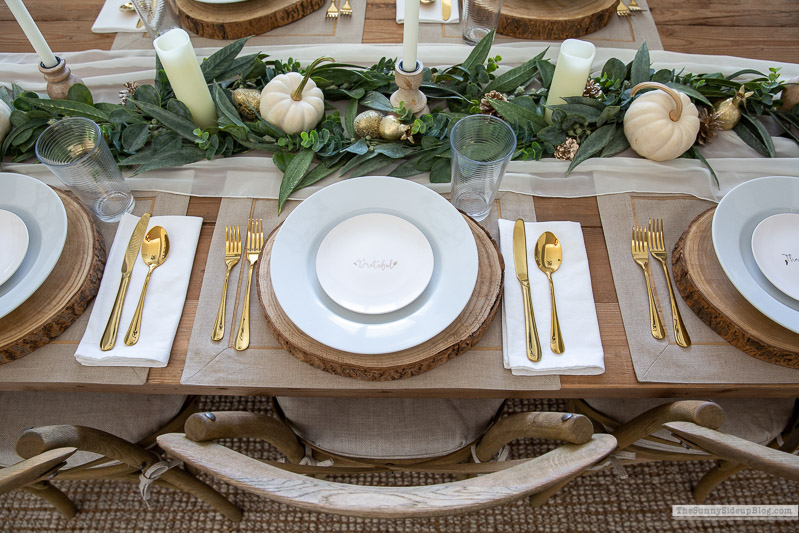Thanksgiving table (Sunny Lifestyles)