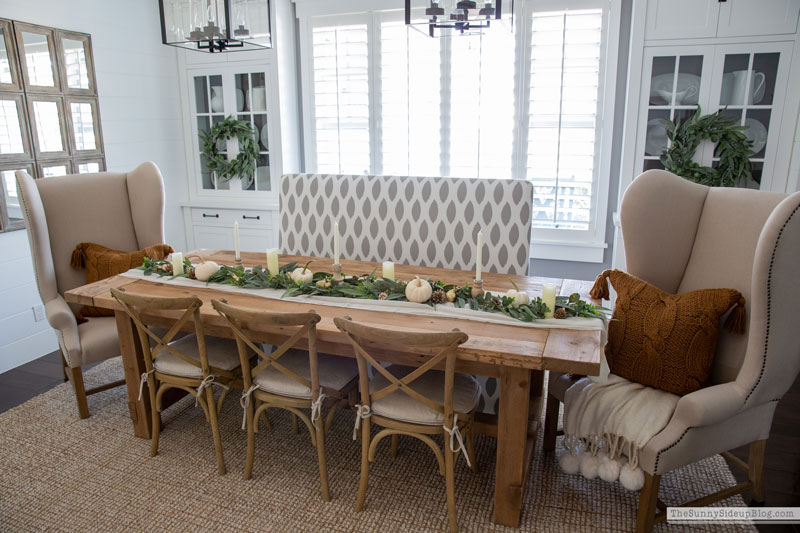 Thanksgiving table (Sunny Lifestyles)