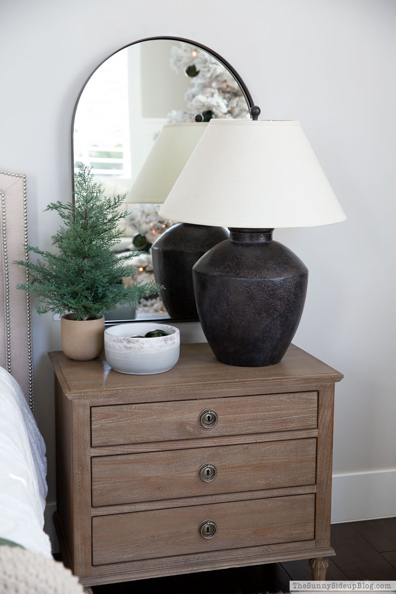 Christmas Master Bedroom (Sunny Lifestyles) 