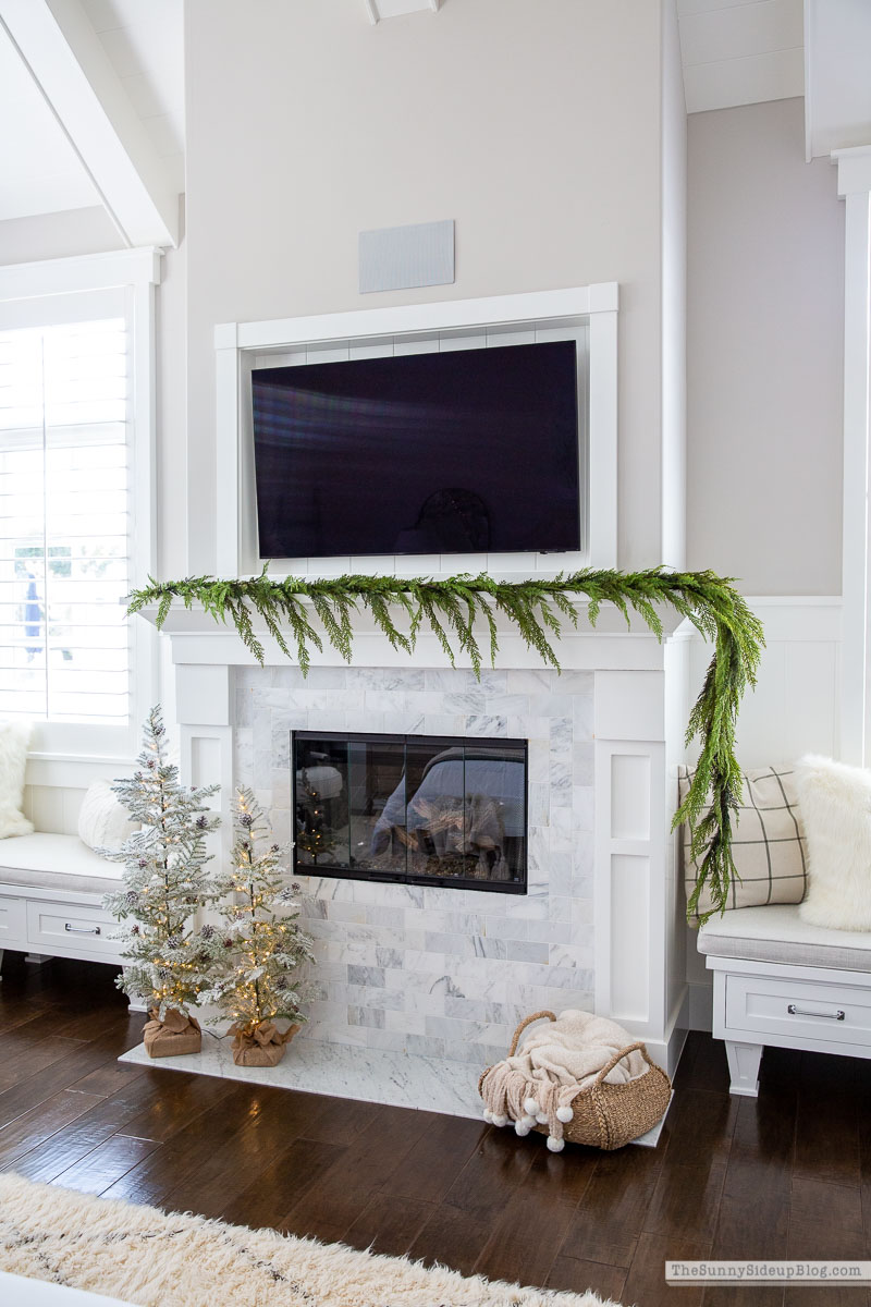 Christmas Master Bedroom (Sunny Lifestyles) 
