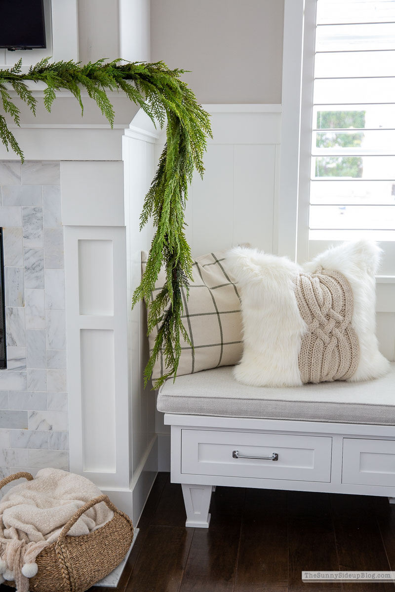 Christmas Master Bedroom (Sunny Lifestyles) 