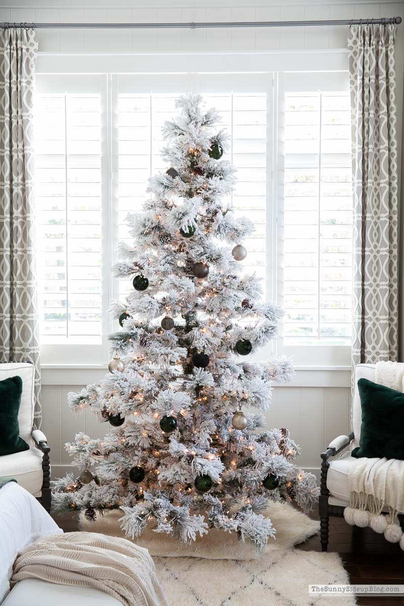 Christmas Master Bedroom (Sunny Lifestyles) 