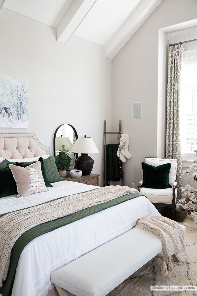 Christmas Master Bedroom (Sunny Lifestyles) 