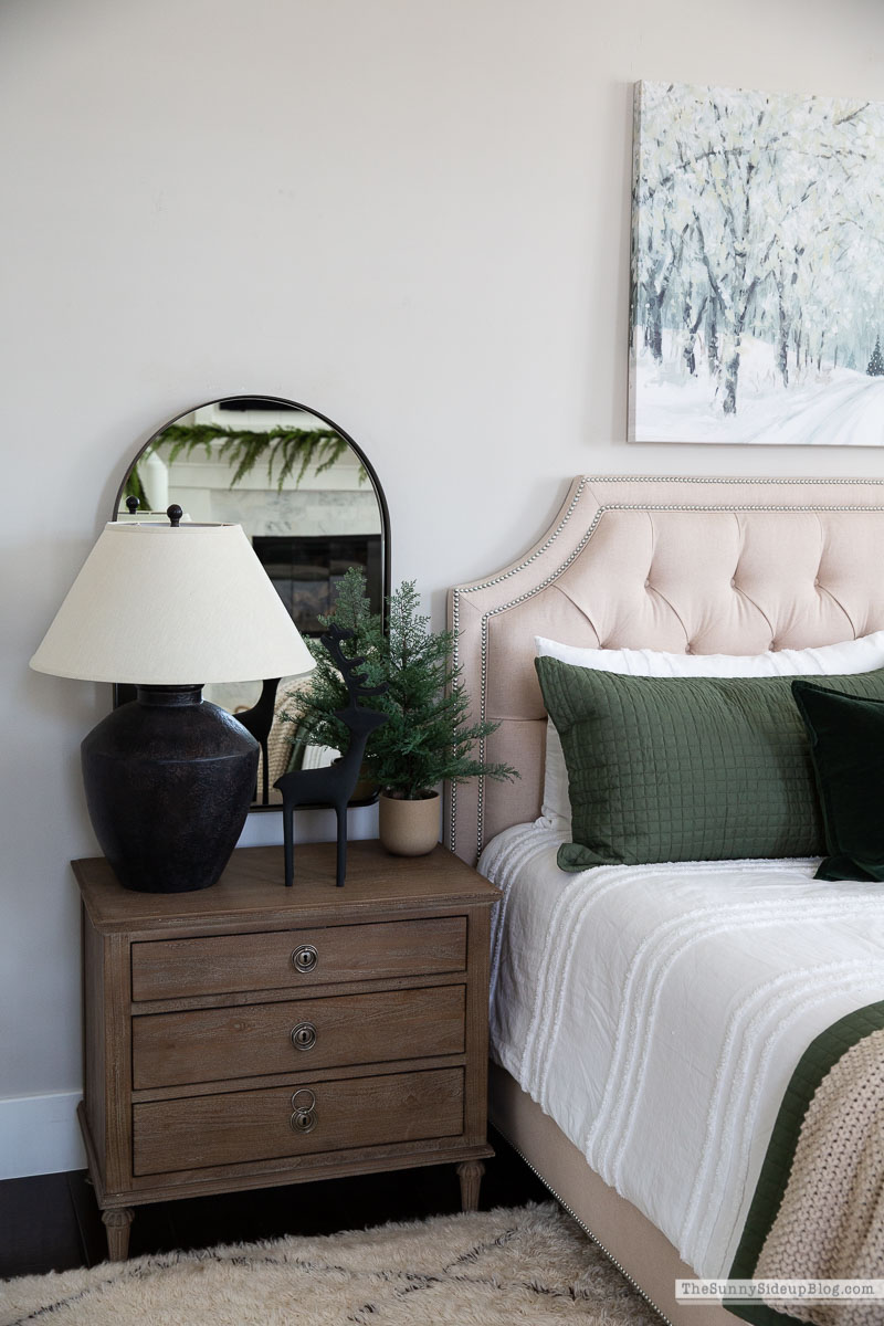 Christmas Master Bedroom (Sunny Lifestyles) 