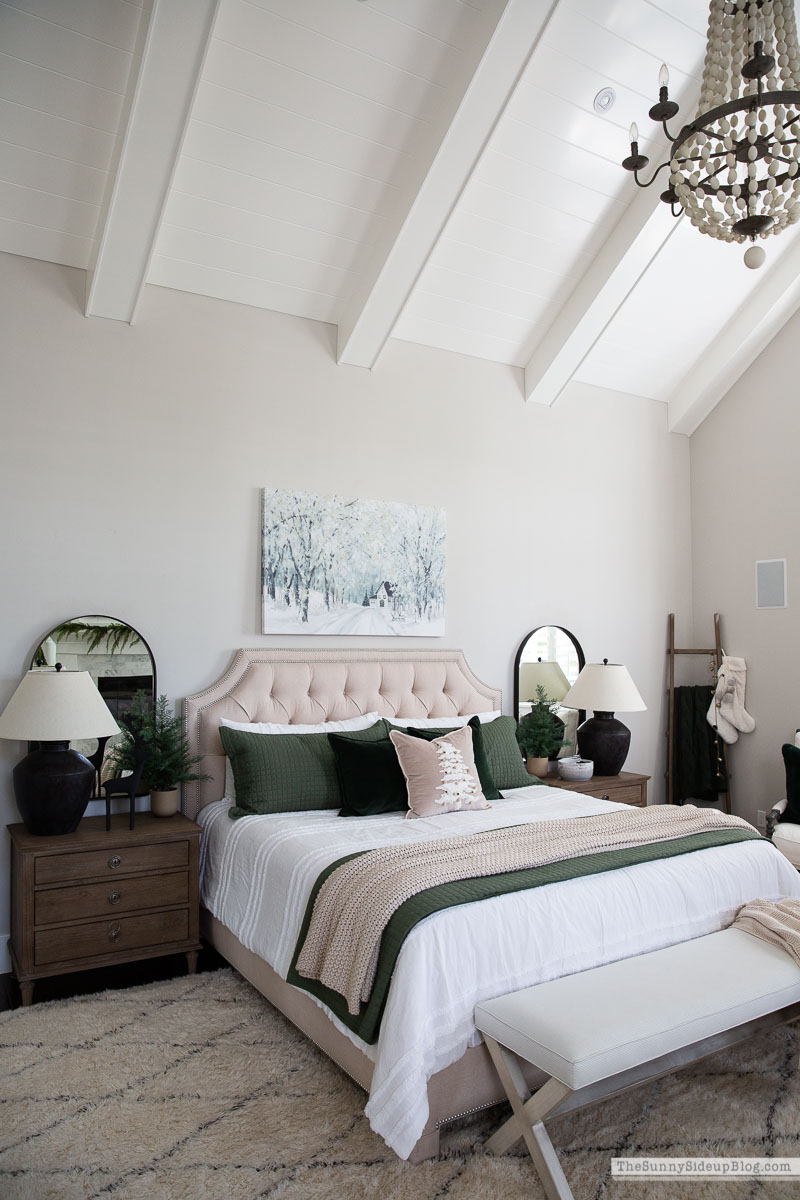 Christmas Master Bedroom (Sunny Lifestyles) 