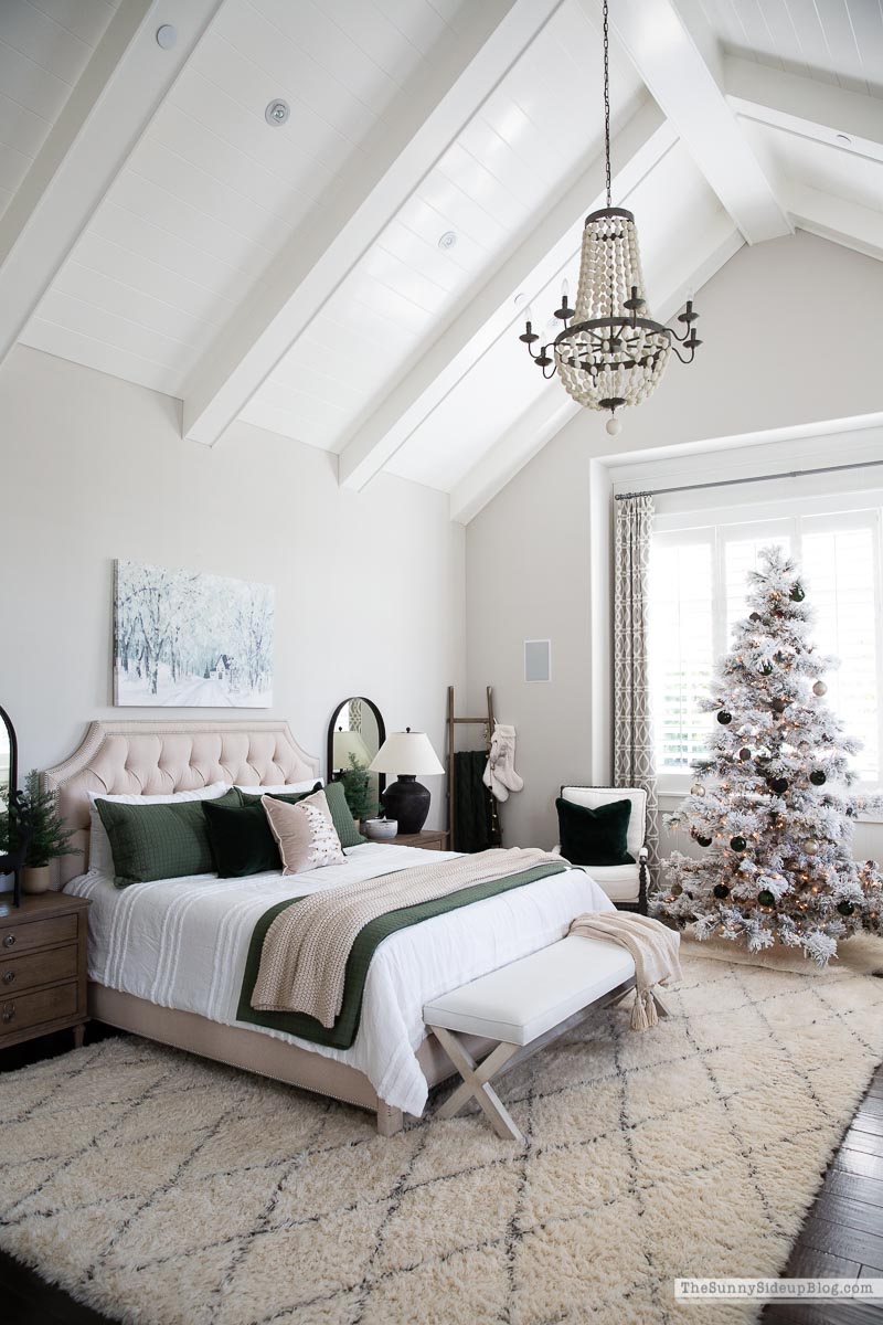 Christmas Master Bedroom (Sunny Lifestyles) 