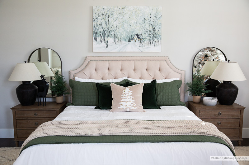 Christmas Master Bedroom (Sunny Lifestyles) 