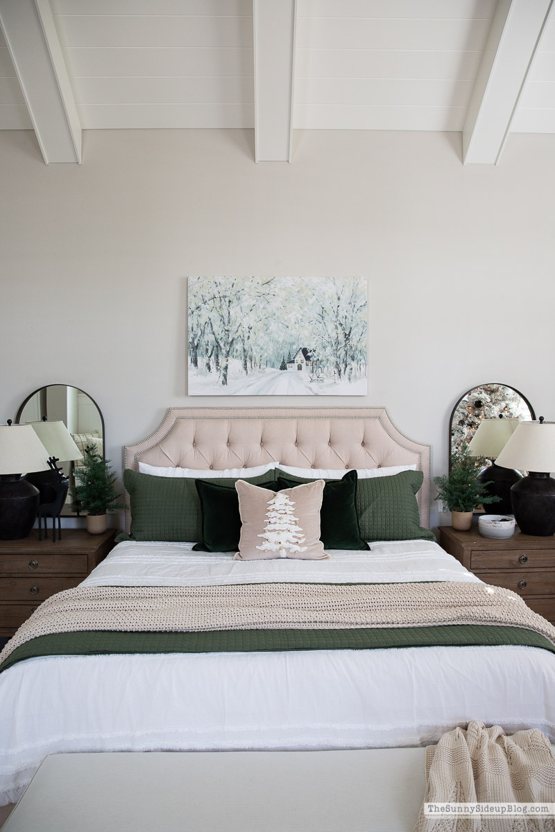 Christmas Master Bedroom (Sunny Lifestyles) 