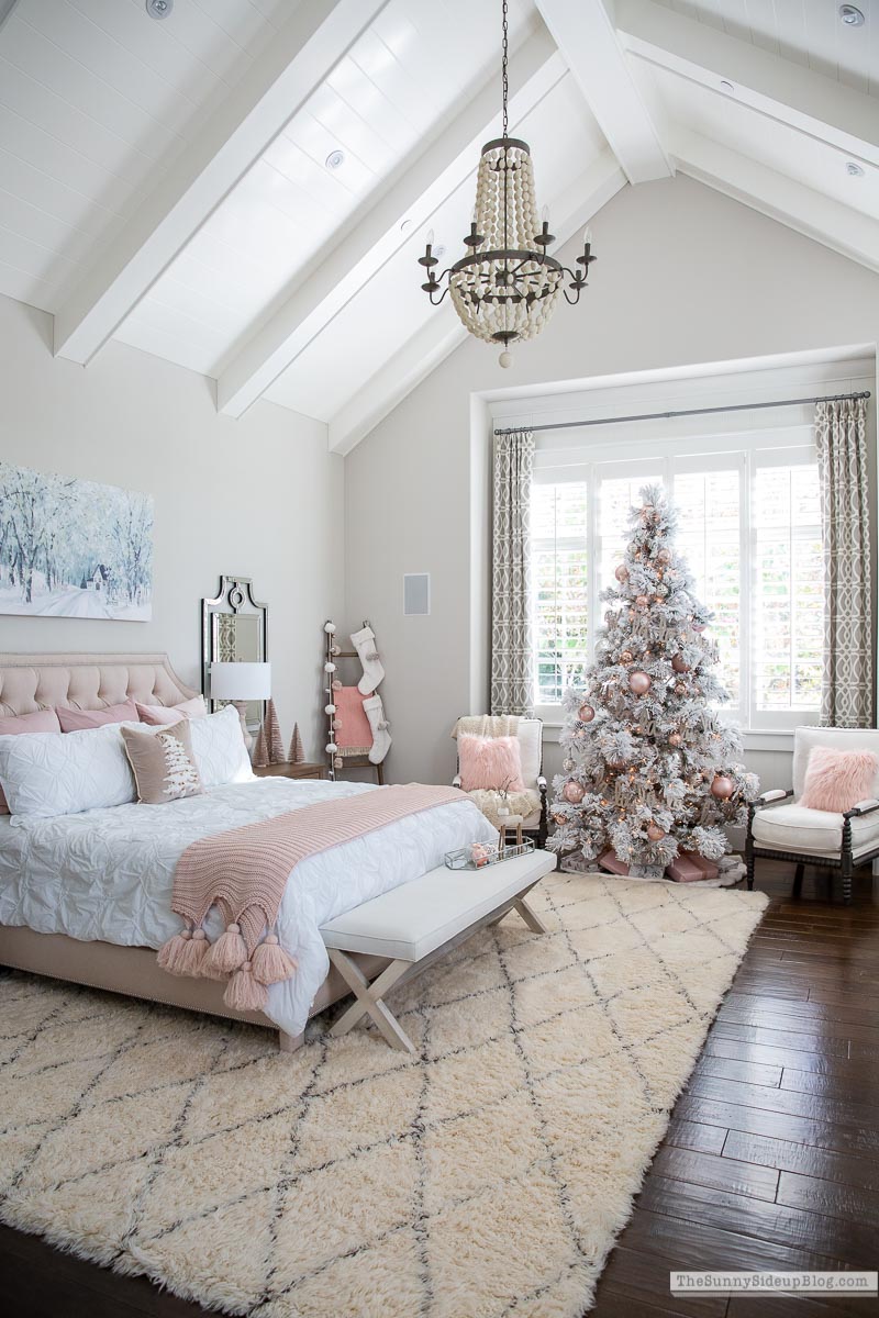 Christmas Master Bedroom (Sunny Lifestyles)