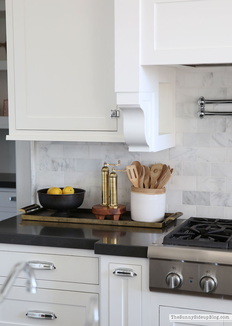 Kitchen organization and winter decor (Sunny Lifestyles)
