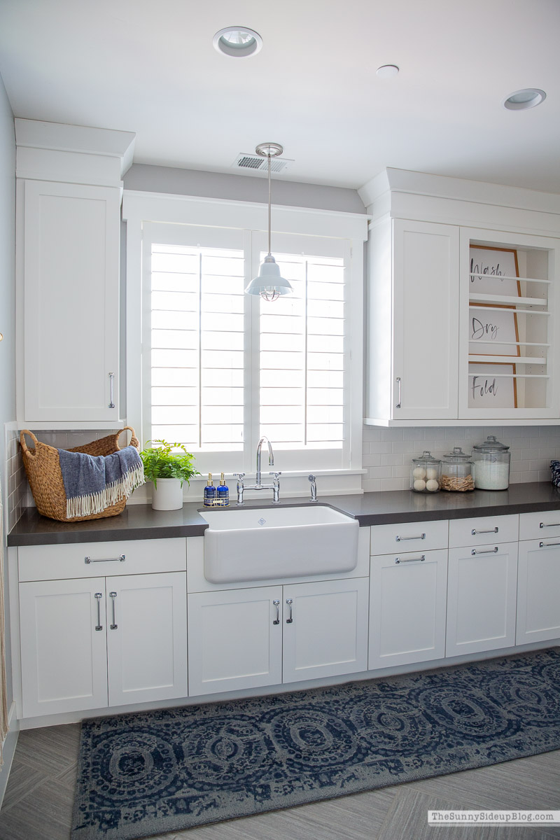 Organized Laundry Room (Sunny Lifestyles)