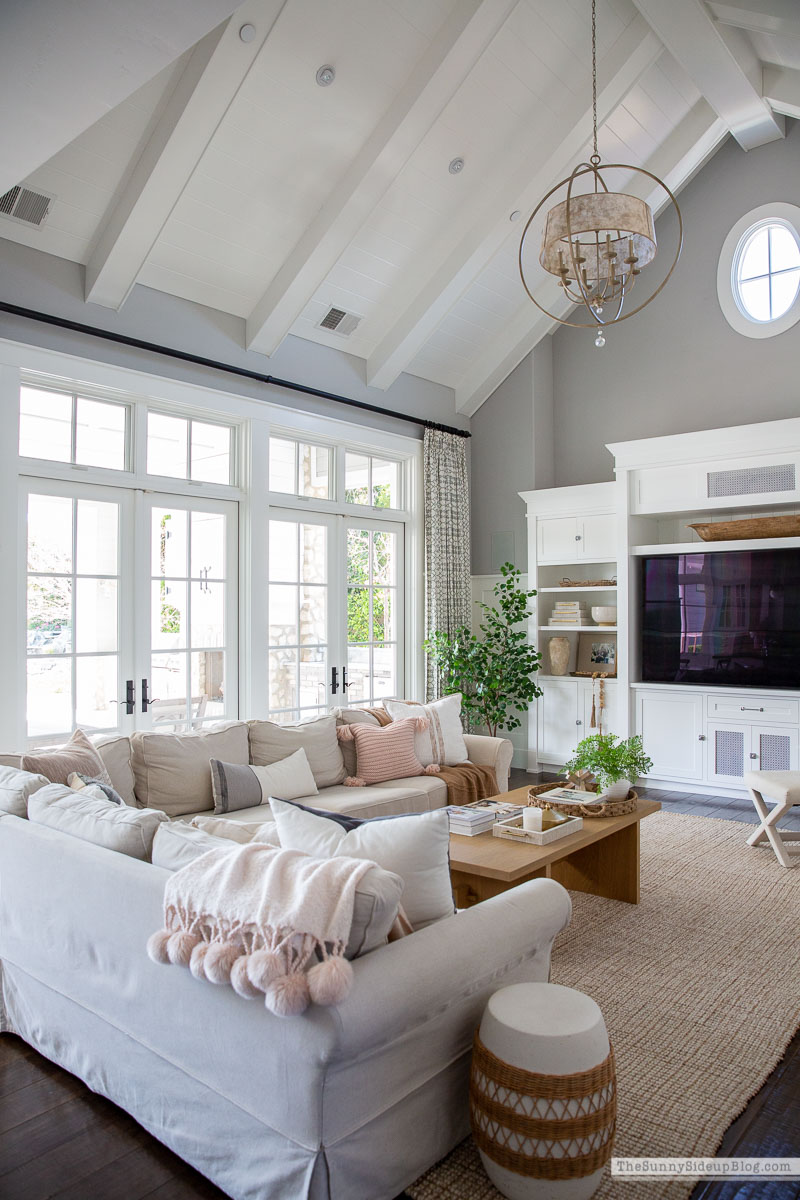 Spring Family Room (Sunny Lifestyles)