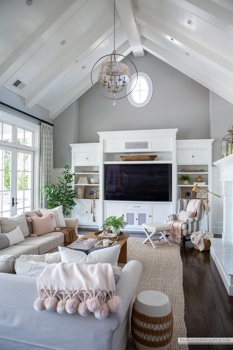 Spring Family Room (Sunny Lifestyles)
