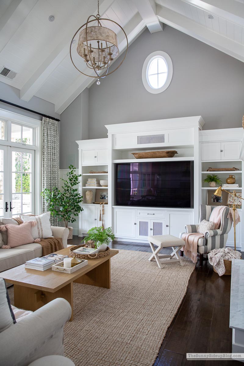 Spring Family Room (Sunny Lifestyles)
