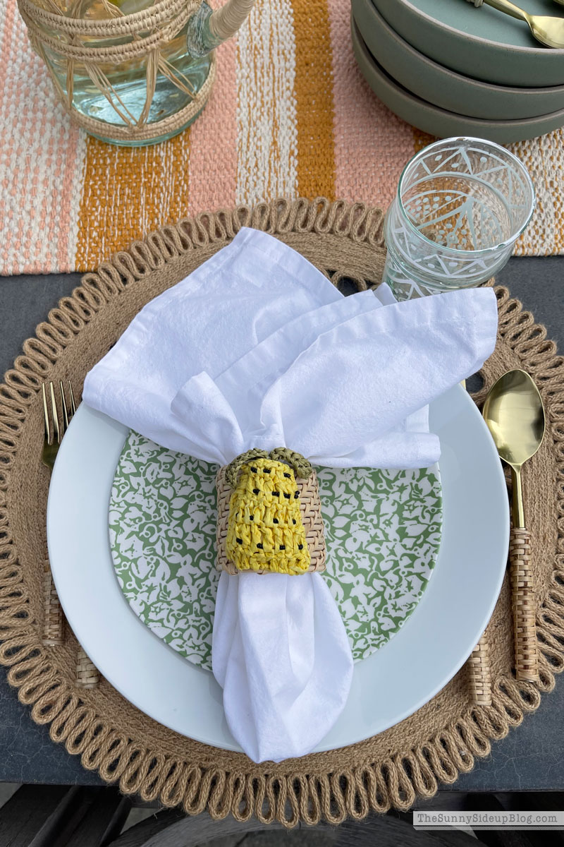 Summer outdoor dining (Sunny Lifestyles)