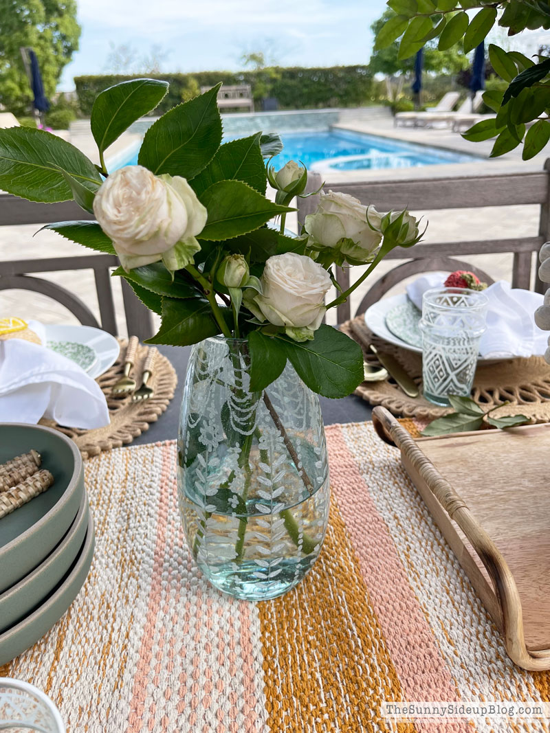 Summer outdoor dining (Sunny Lifestyles)