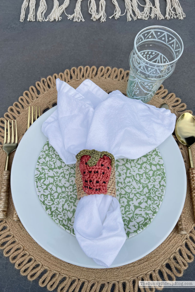 Summer outdoor dining (Sunny Lifestyles)