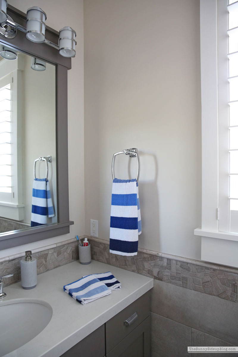Boys Summer Bedroom (Sunny Lifestyles)