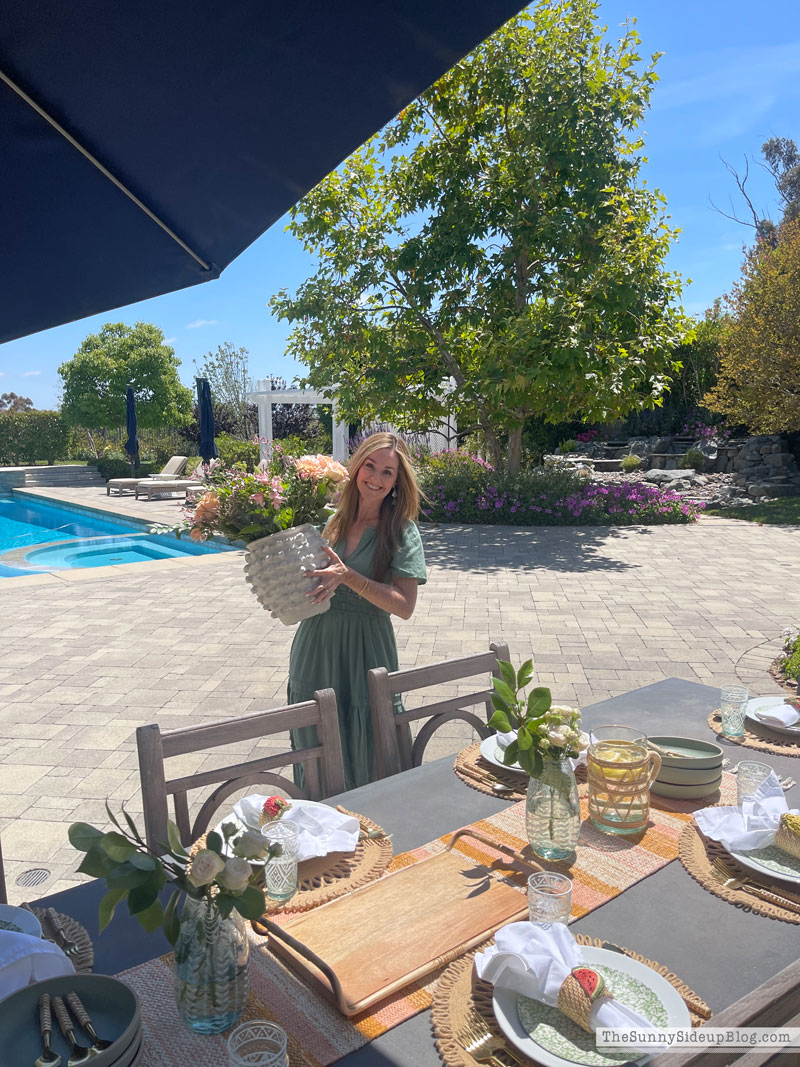 Summer outdoor dining (Sunny Lifestyles)