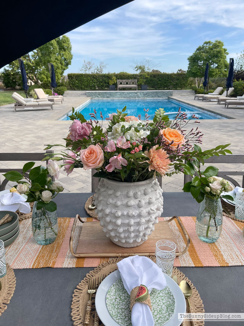 Summer outdoor dining (Sunny Lifestyles)